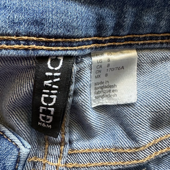 8 - H&M Divided Jeans - Picture 2 of 8